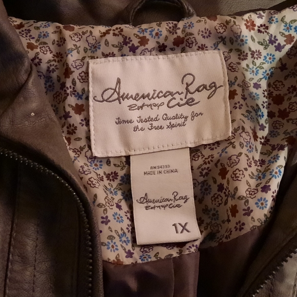 Feminine cut Leather Motorcycle Jacket - Picture 14 of 14